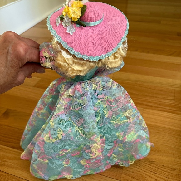 Spring Bouquet Barbie Enchanted Seasons Collection 1994 - Picture 8 of 16